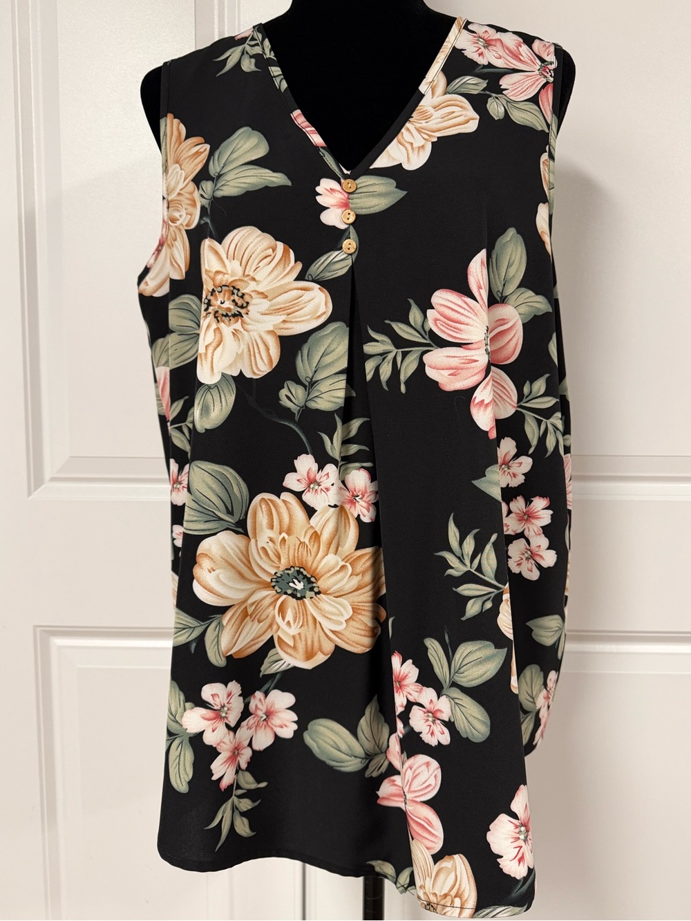 Emery Rose Floral Sleeveless V-Neck Blouse Top